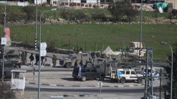 İsrail askerleri Batı Şeria'da 20 Filistinliyi gözaltına aldı