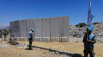 İsrail gerginliğin yaşandığı Lübnan sınırına beton bariyerler yerleştiriyor