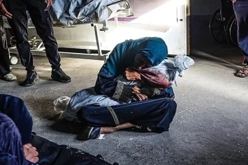 İsrail katliamlarına devam ediyor: Sivillerin sığındığı çadır kampa saldırı 