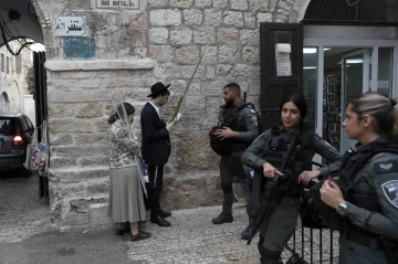 İsrail polisi, Kudüs’te kiliseye tüküren fanatik Yahudileri gözaltına aldı
