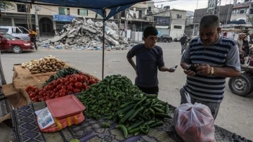 İsrail saldırıları altındaki Gazze'de pazar tezgahları boş kaldı