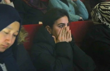 İsrail zulmünün konuşulduğu konferansta katılımcılar gözyaşlarına boğuldu
