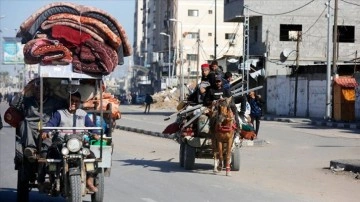 İsrail'in devam eden saldırıları nedeniyle Gazze'de başlıca ulaşım aracı at ve eşek arabal