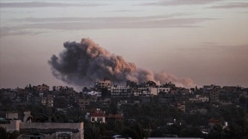 İsrail'in Gazze Şeridi'ne gece boyu süren saldırılarında onlarca Filistinli hayatını kaybe