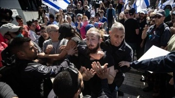 İsrailli Bakan, kitlesel gösterilerin ardından Tel Aviv polis şefini görevden aldı