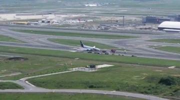 İstanbul Havalimanı’nda gövdesi üzerine inen Fedex uçağı havadan görüntülendi
