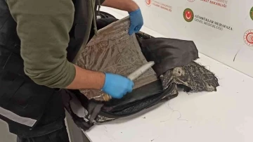 İstanbul Havalimanı’nda keçeye emdirilmiş 3 kilo 680 gram morfin yakalandı
