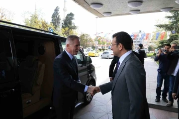 İstanbul Valisi Davut Gül’den İmamoğlu’na tebrik ziyareti
