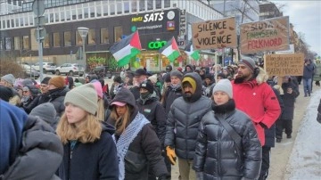 İsveç'te ABD Büyükelçiliği önünde İsrail'in Gazze'ye saldırıları protesto edildi