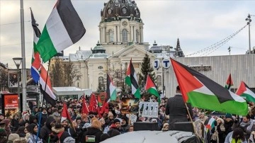 İsveç'te yüzlerce kişi İsrail'in Gazze'deki etnik temizliğini durdurmasını istedi