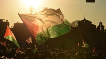 İtalya'da "Filistinlilere yönelik soykırım dursun" gösterisi yapıldı