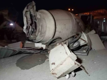 İzmir’de beton mikseri, metro inşaat alanına uçtu: Sürücü hayatını kaybetti
