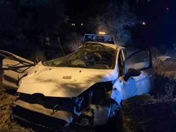 İzmir’de ehliyetsiz gencin kullandığı araç takla attı: 1 ölü, 2 yaralı
