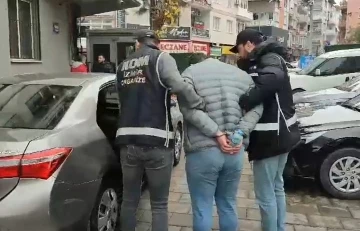 İzmir’de iş yerlerini kurşunlayan saldırgan, polis takibiyle yakalandı
