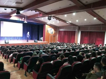 İzmir’de “Kur’an-ın Mucizeleri” konferanslarına öğrencilerden yoğun ilgi
