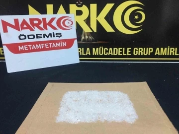 İzmir’de polisten metamfetamin operasyonu: 2 gözaltı