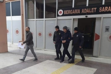 İzmir’de uyuşturucu tacirinin evine polis baskını
