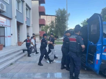 İzmir’den Nazilliye uyuşturucu sevkiyatını Jandarma önledi
