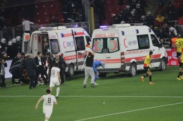 İzmir derbisinde olaylar nedeniyle maç ertelendi!