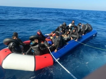 İzmir sularında 5 ’i çocuk 59 göçmen yakalandı
