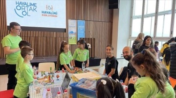 İzmir'deki köy okullarında başlatılan "Hayalimi Kodluyorum Projesi" fuarla tanıtıldı
