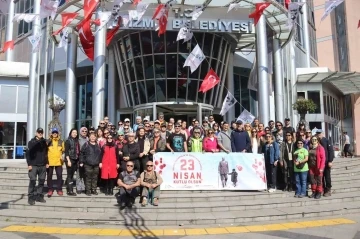 İzmit Belediyesinin 23 Nisan etkinlikleri doğa yürüyüşü ile başladı
