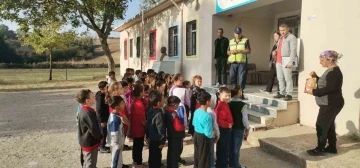 Jandarma trafik ekiplerinden öğretmen ve öğrencilere eğitim
