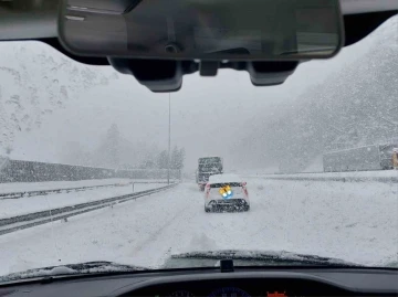 Japonya’da şiddetli kar yağışı: Uçuşlar iptal edildi
