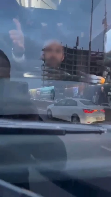 Kadıköy’de araca çarpan İETT şoförü, sürücüyü ezmeye çalıştı
