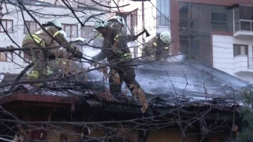 Kadıköy’de atıl durumdaki eski polis merkezinde yangın
