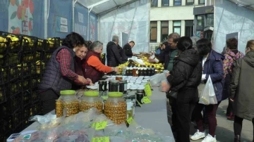 Kadıköy’de depremzede yerel üreticilere destek için Dayanışma Pazarı yeniden kuruldu
