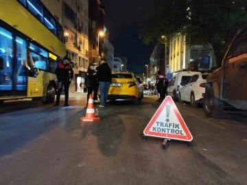 Kadıköy’de narkotik köpeği "Ceviz" ile ’Huzur İstanbul’ uygulaması yapıldı

