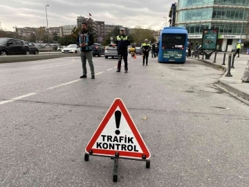 Kadıköy’de sivil trafik polislerinden minibüslere denetim
