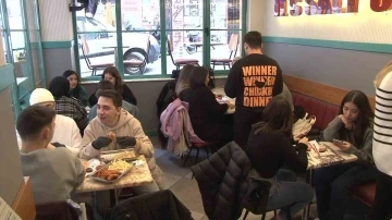 Kadıköy esnafından üniversite öğrencilerine ücretsiz yemek desteği
