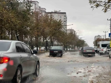 Kahramanmaraş’ta şiddetli yağış su taşkınlarına neden oldu
