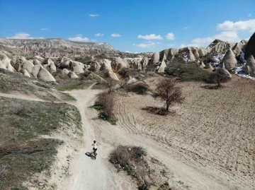 Kapadokya’nın zorlu şartlarında pedal çevirdiler
