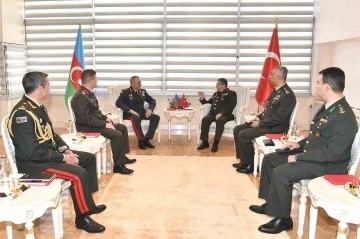 Kara Kuvvetleri Komutanı Bayraktaroğlu, Azerbaycanlı mevkidaşı ile bir araya geldi
