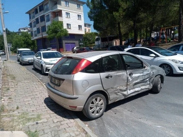 Karabük’te panelvan ile otomobil çarpıştı: 4 yaralı
