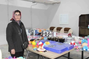 Karaman’da depremzedeler için yardımlar devam ediyor
