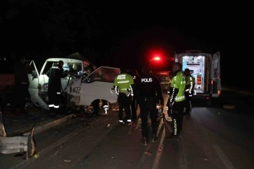 Karaman’da kaza sonrası kamyonette sıkışan sürücü için ekipler seferber oldu
