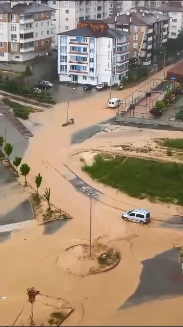 Kastamonu’da 15 dakika süren yağış hayatı olumsuz etkiledi
