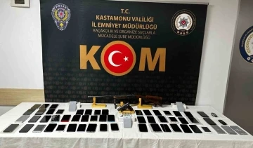 Kastamonu’da çok sayıda gümrük kaçağı cep telefonu ele geçirildi: 2 gözaltı
