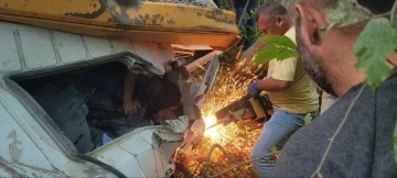 Kastamonu’da freni boşalan mıcır yüklü kamyon, uçuruma yuvarlandı
