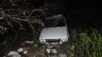 Kastamonu’da yoldan çıkan otomobil 40 metrelik uçuruma yuvarlandı: 2 yaralı
