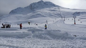 Kayak merkezlerinde kar kalınlığı en fazla 50 santimetreyle Saklıkent'te ölçüldü