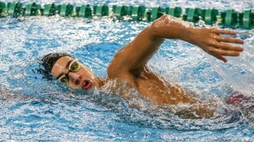 Rekortmen yüzücüler olimpiyat için kulaç atıyor
