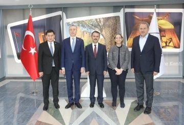 Kazakistan Ankara Büyükelçisi Yerkebulan Sapiyev, Vali İlhami Aktaş’ı Ziyaret Etti
