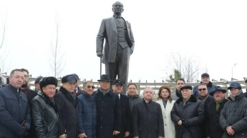 Kazakistan'da Atatürk heykeli törenle dikildi 
