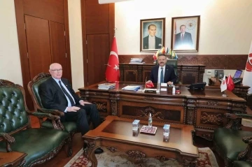 Kazım Kurt ilk resmi ziyaretini Eskişehir Valisi Hüseyin Aksoy’a yaptı
