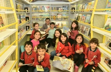 Kepez’den Antalya’ya gezen kütüphane OKUBÜS
